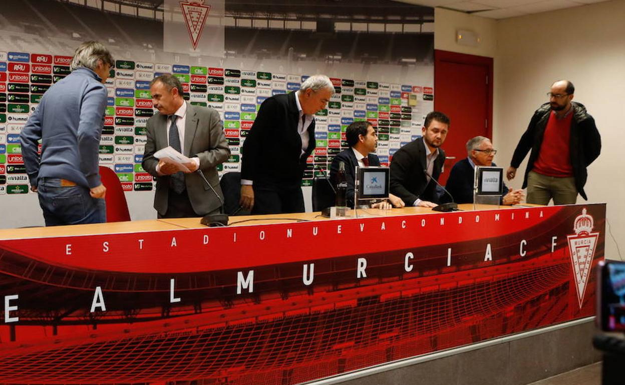 Imagen de archivo de los consejeros del Real Murcia. 