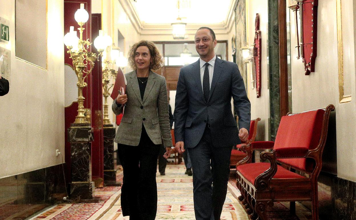 Meritxell Batet y Alfonso Rodríguez Gómez de Celis, a su llegada a la reunión de la Mesa del Congreso. 