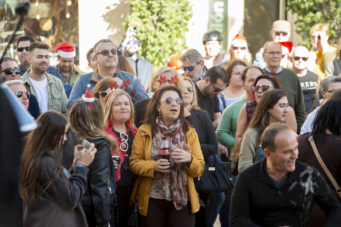Miles de personas tomaron las calles este martes desde la hora de comer para celebrar la Nochebuena junto a familiares y amigos