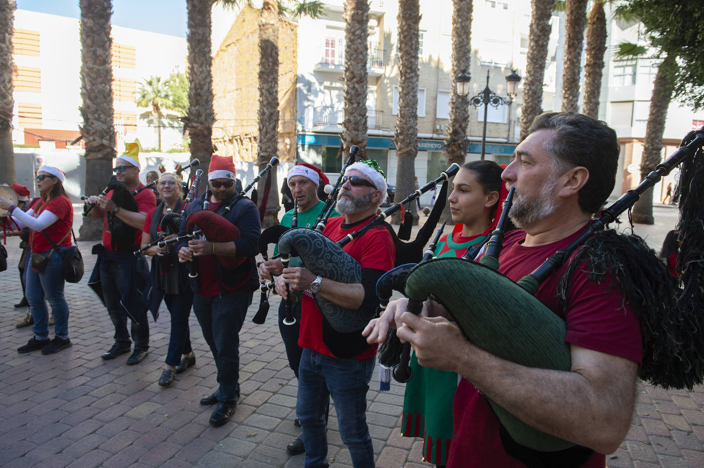 Miles de personas tomaron las calles este martes desde la hora de comer para celebrar la Nochebuena junto a familiares y amigos