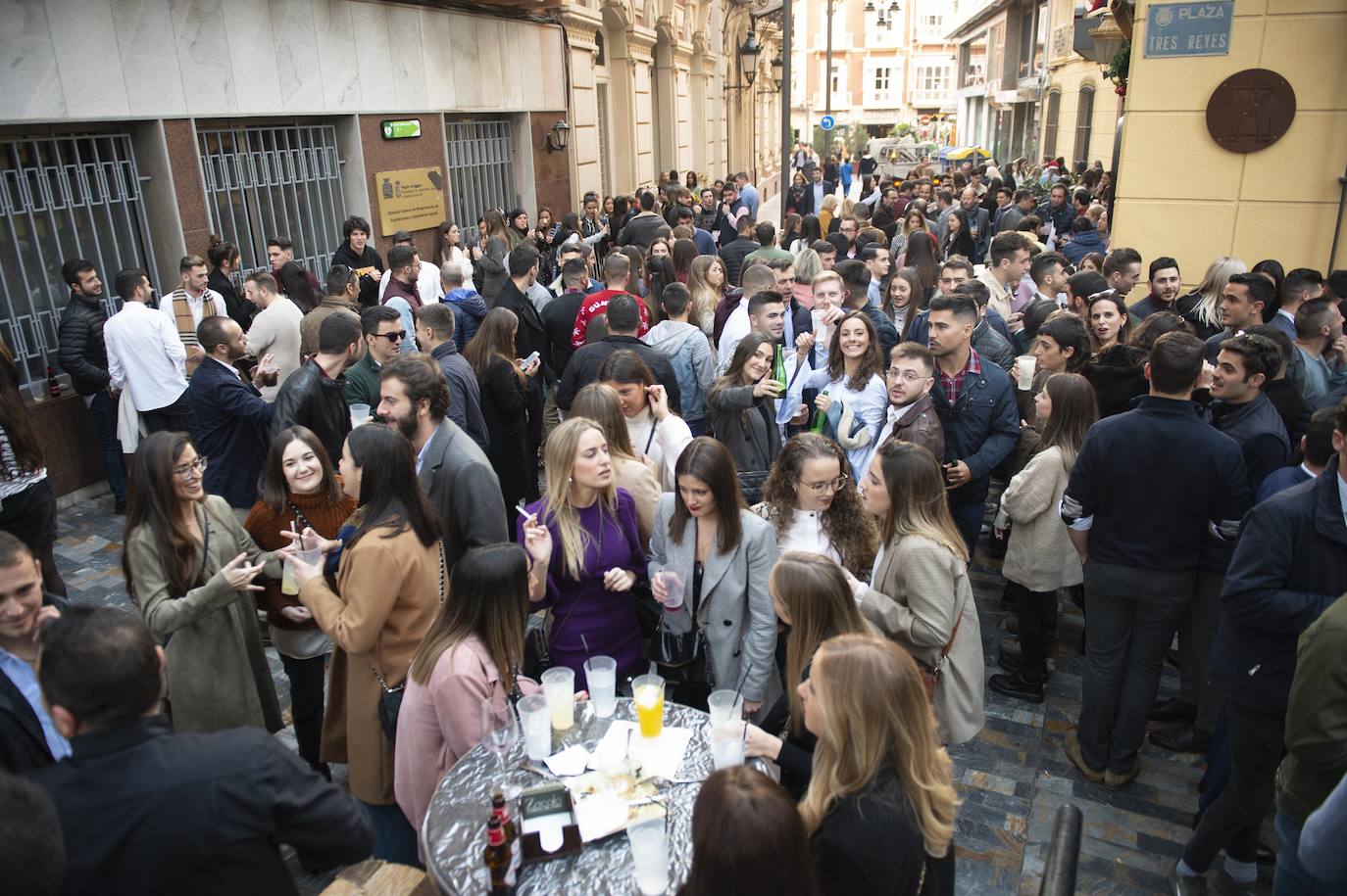 Miles de personas tomaron las calles este martes desde la hora de comer para celebrar la Nochebuena junto a familiares y amigos