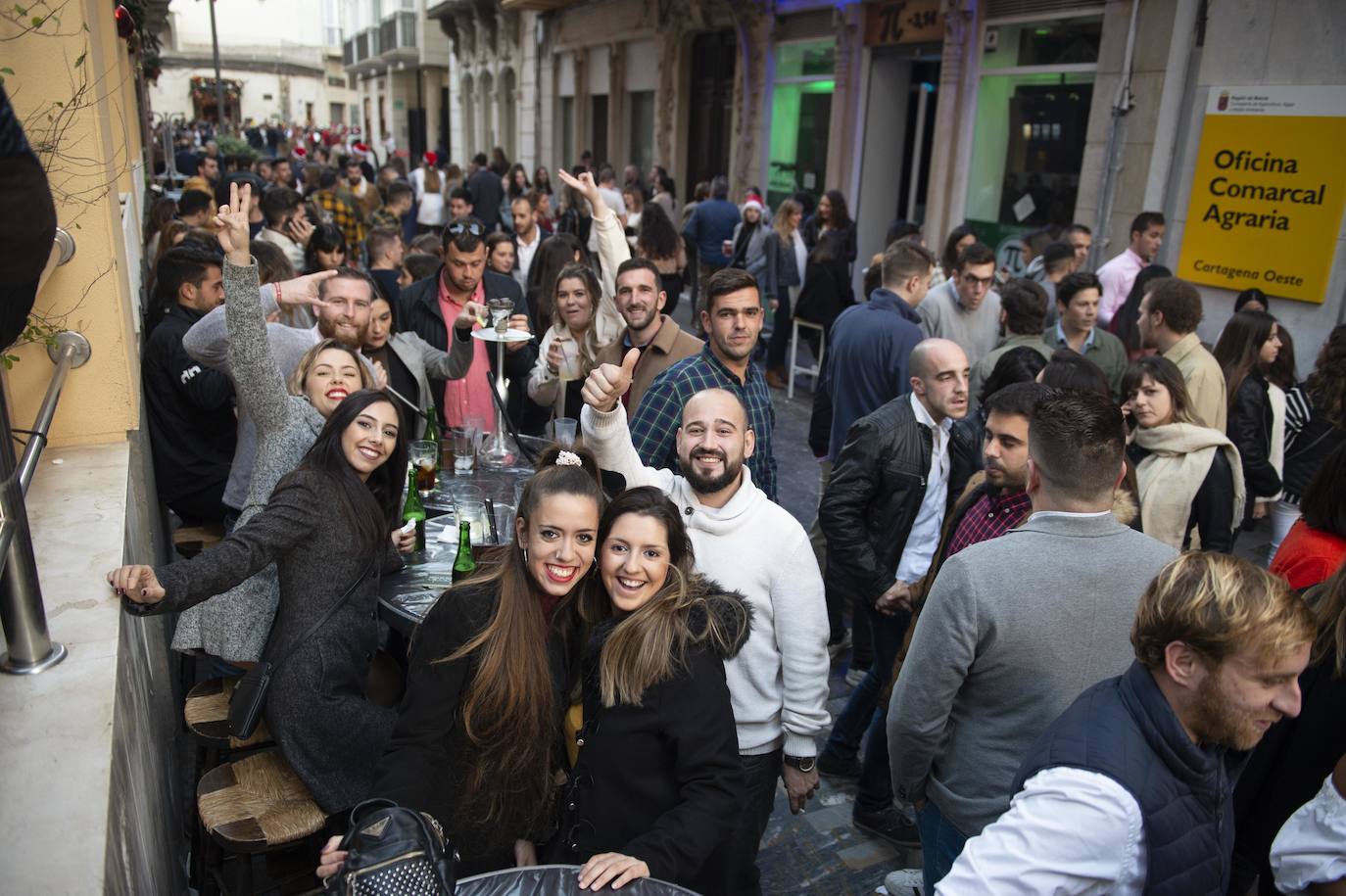 Miles de personas tomaron las calles este martes desde la hora de comer para celebrar la Nochebuena junto a familiares y amigos