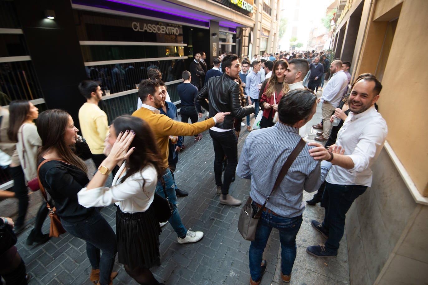 Miles de personas tomaron las calles este martes desde la hora de comer para celebrar la Nochebuena junto a familiares y amigos