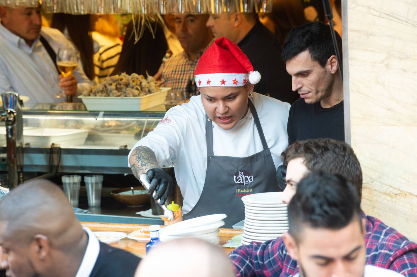Miles de personas tomaron las calles este martes desde la hora de comer para celebrar la Nochebuena junto a familiares y amigos