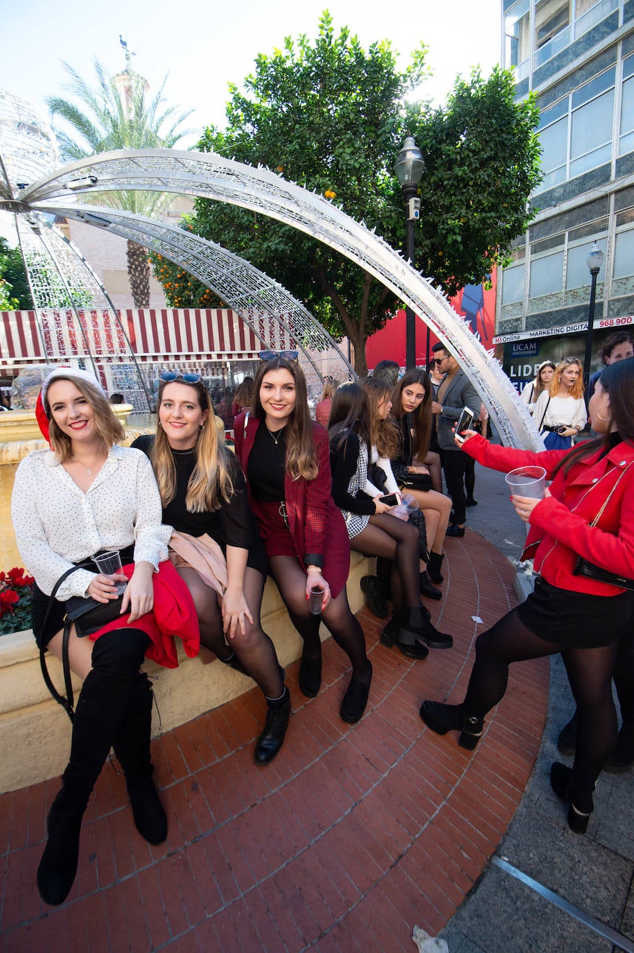 Miles de personas tomaron las calles este martes desde la hora de comer para celebrar la Nochebuena junto a familiares y amigos