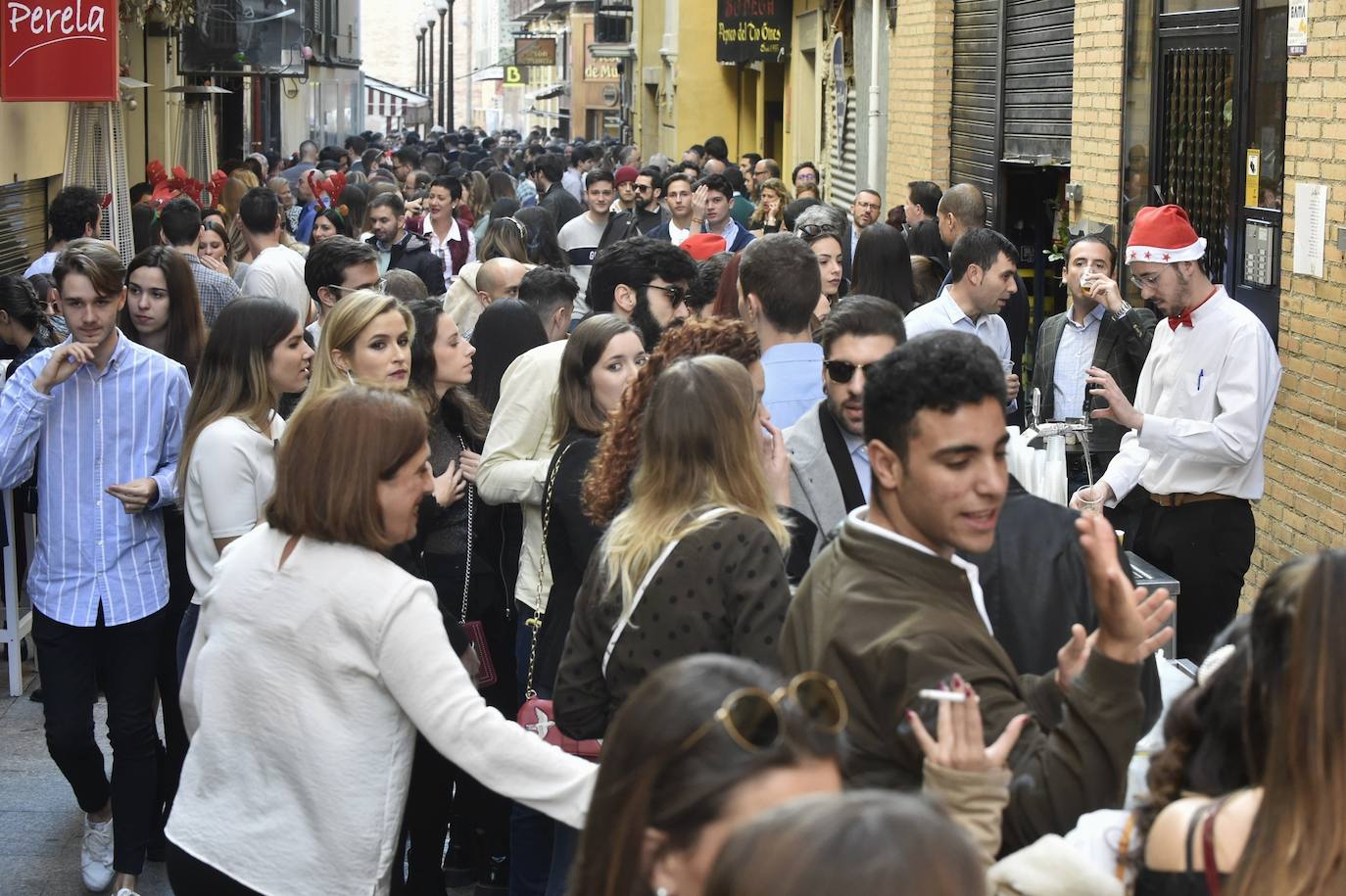 Miles de personas tomaron las calles este martes desde la hora de comer para celebrar la Nochebuena junto a familiares y amigos