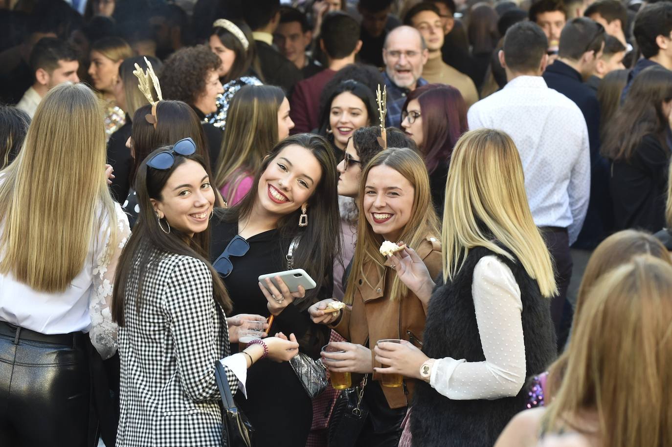Miles de personas tomaron las calles este martes desde la hora de comer para celebrar la Nochebuena junto a familiares y amigos