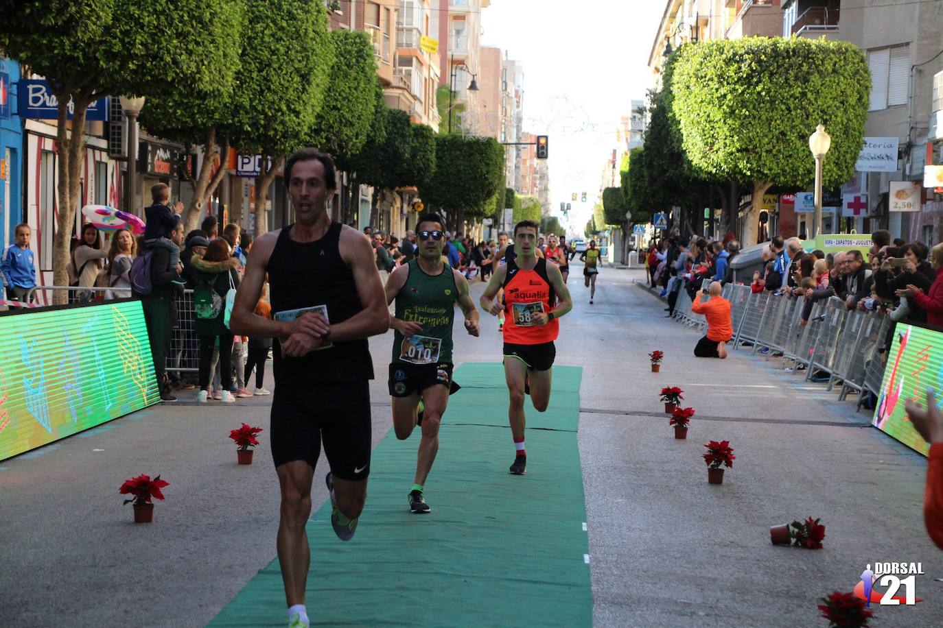 El corredor del UCAM Cartagena completa los cinco kilómetros en 15:33 minutos, por los 18:34 para la atleta del Club Atletismo Puertas Lorca