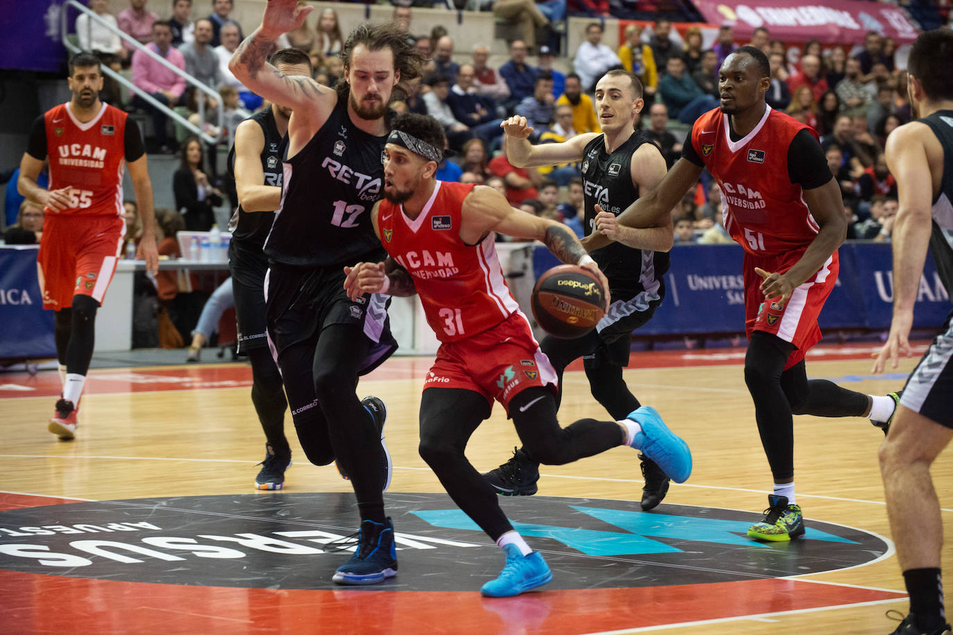 El UCAM cedió por la mínima un desastroso partido contra un Bilbao menos malo para sumar su séptima derrota seguida