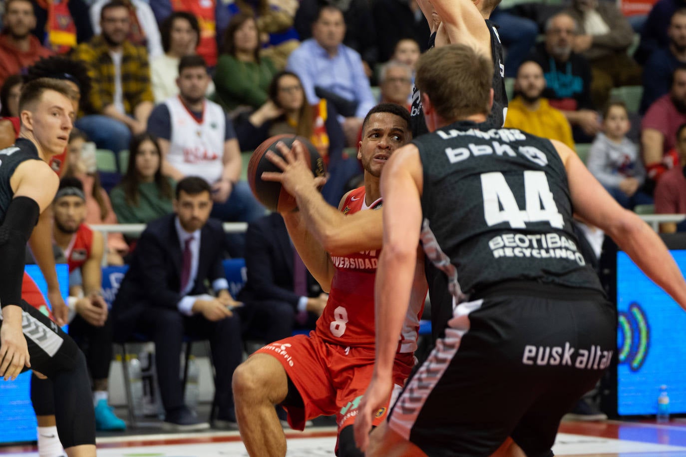 El UCAM cedió por la mínima un desastroso partido contra un Bilbao menos malo para sumar su séptima derrota seguida