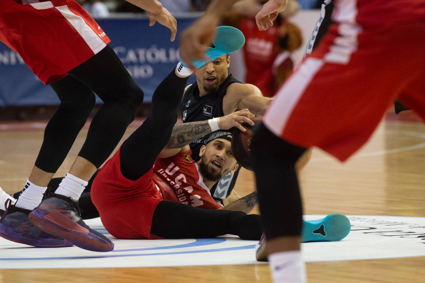 El UCAM cedió por la mínima un desastroso partido contra un Bilbao menos malo para sumar su séptima derrota seguida