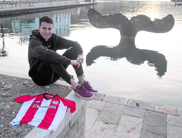 Jon Morcillo, jugador del Bilbao Athletic, este viernes en la Cola de Ballena del Puerto de Cartagena. 