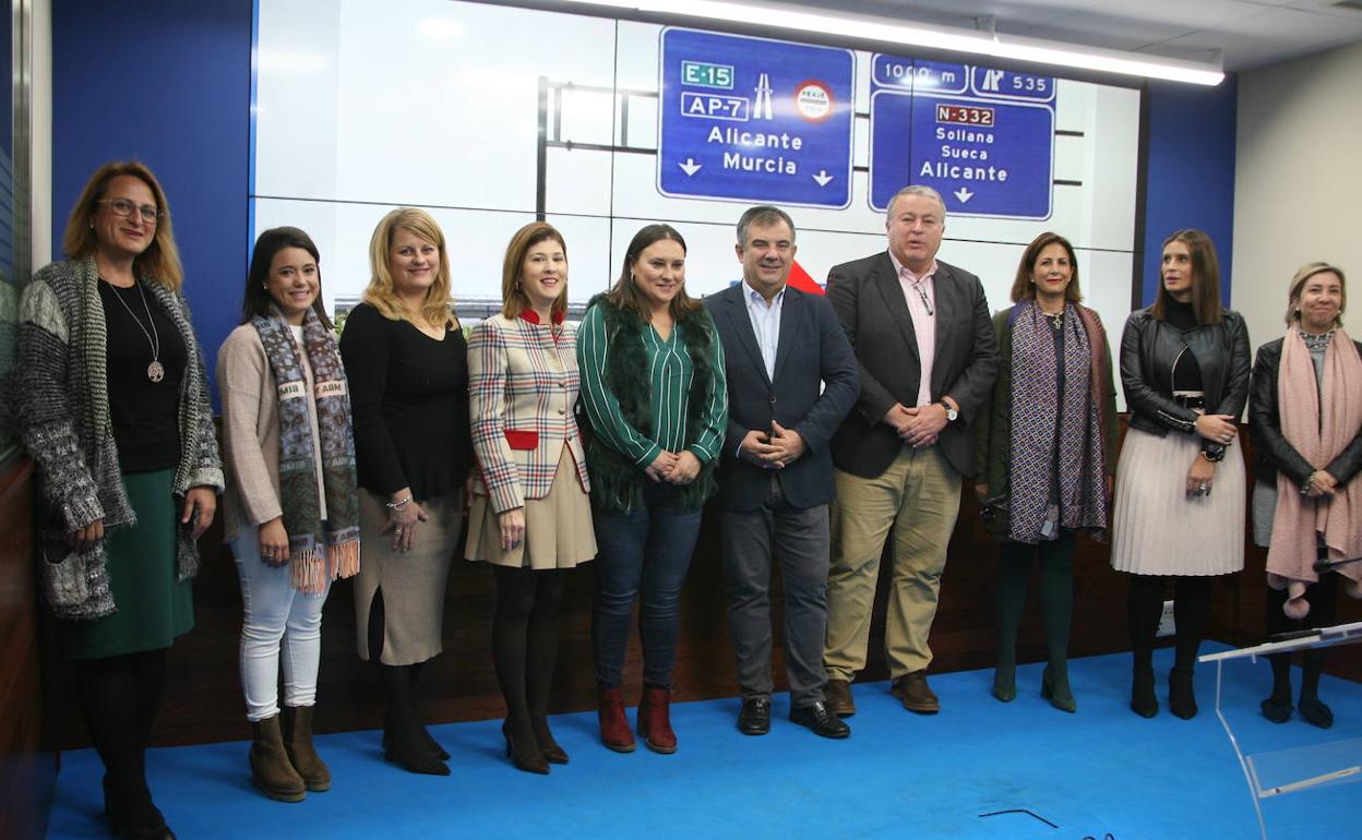 Diputados del PP, este lunes, tras el anuncio de la movilización.