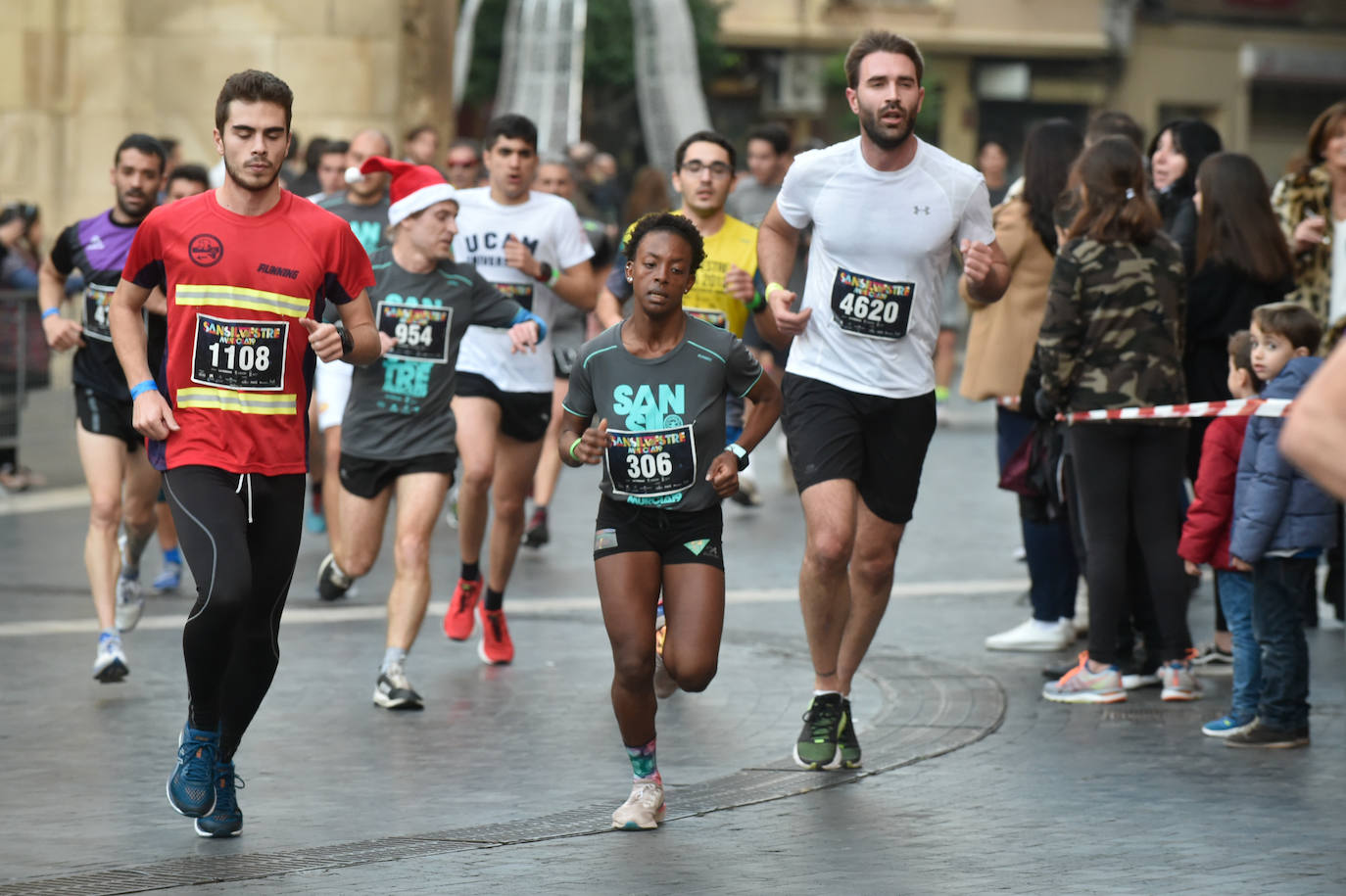 Miles de corredores despiden el año en la prueba que organiza LA VERDAD. 