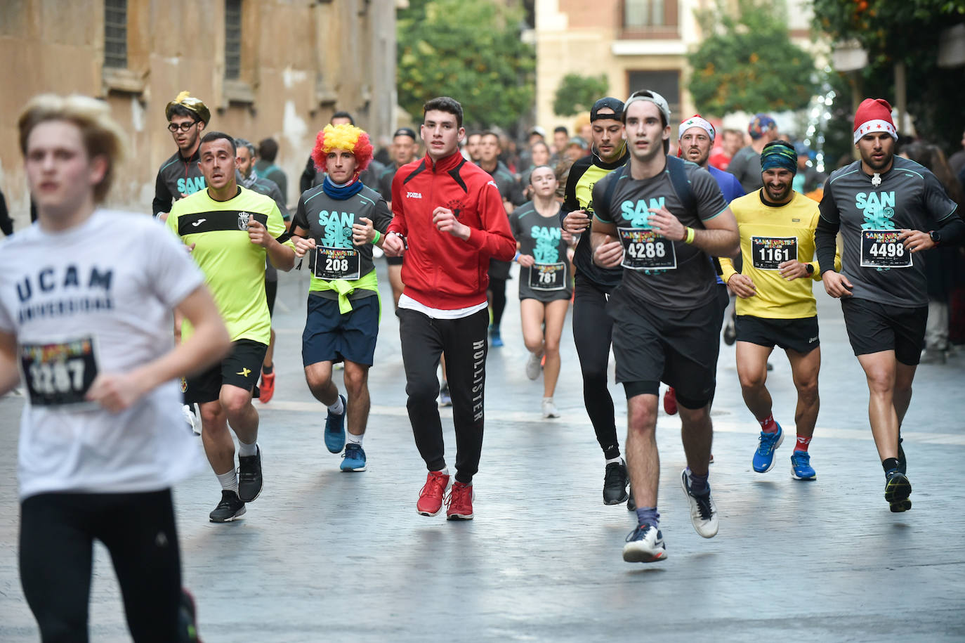 Miles de corredores despiden el año en la prueba que organiza LA VERDAD. 