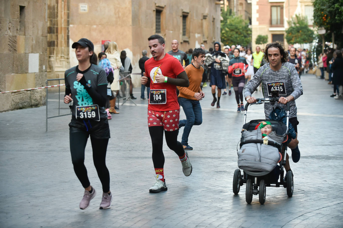 Miles de corredores despiden el año en la prueba que organiza LA VERDAD. 