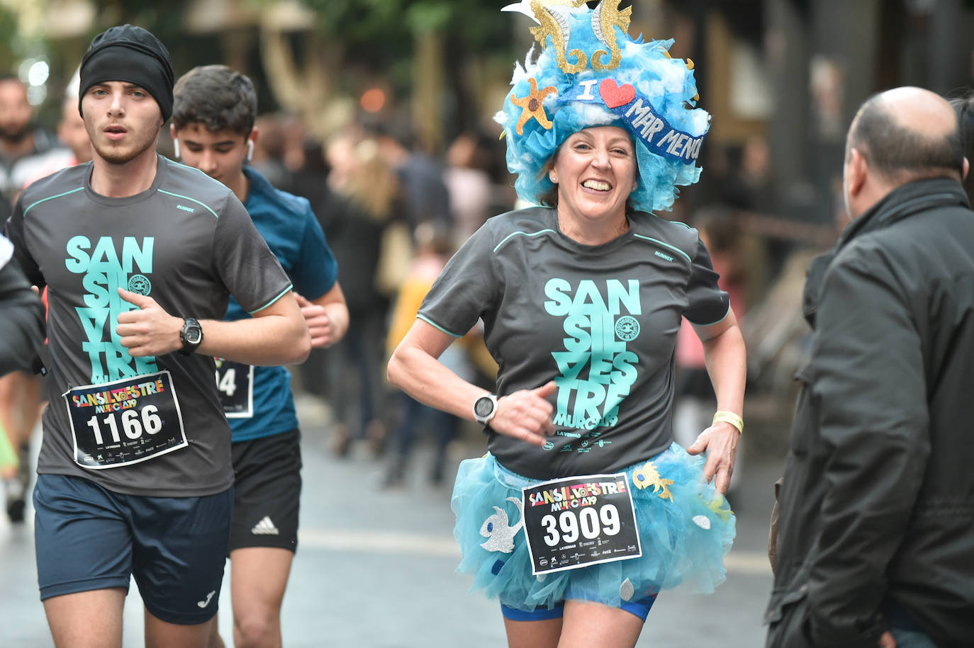 Miles de corredores despiden el año en la prueba que organiza LA VERDAD. 