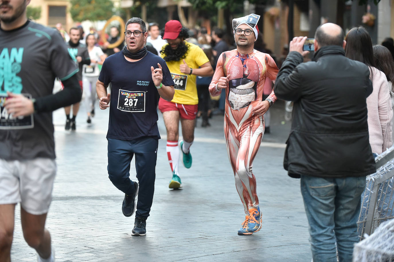 Miles de corredores despiden el año en la prueba que organiza LA VERDAD. 