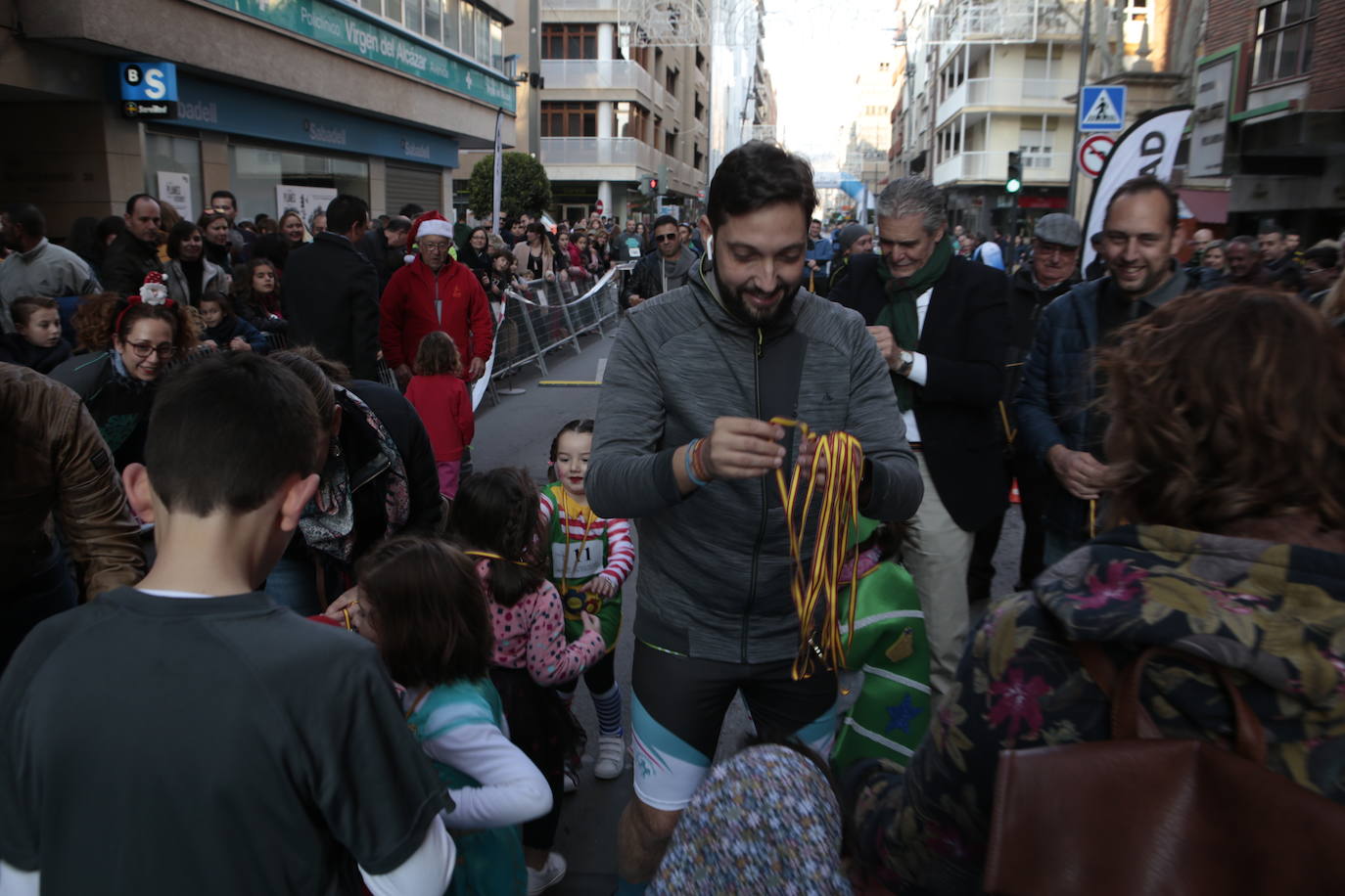 Fotos: Gran ambiente y muchos disfraces en la salida de la San Silvestre de Lorca