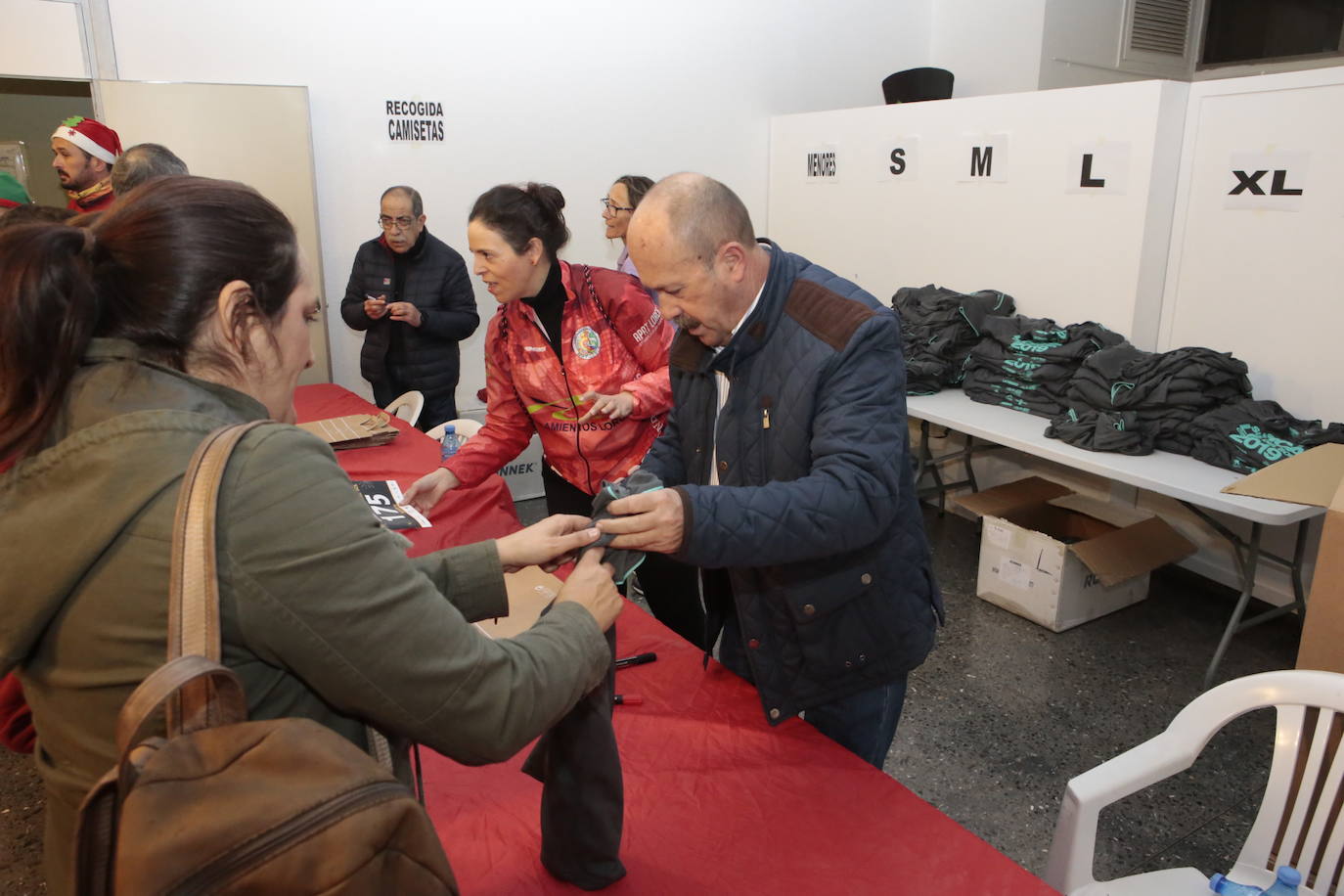 Fotos: Gran ambiente y muchos disfraces en la salida de la San Silvestre de Lorca