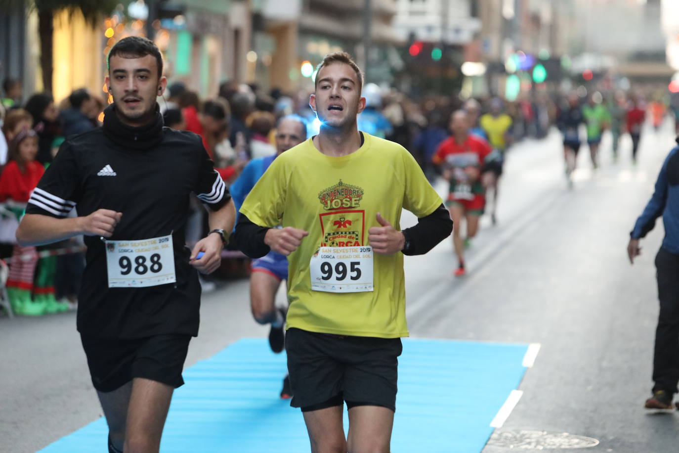 La séptima edición de la carrera que cierra el año contó con la participación de más de 1.000 personas