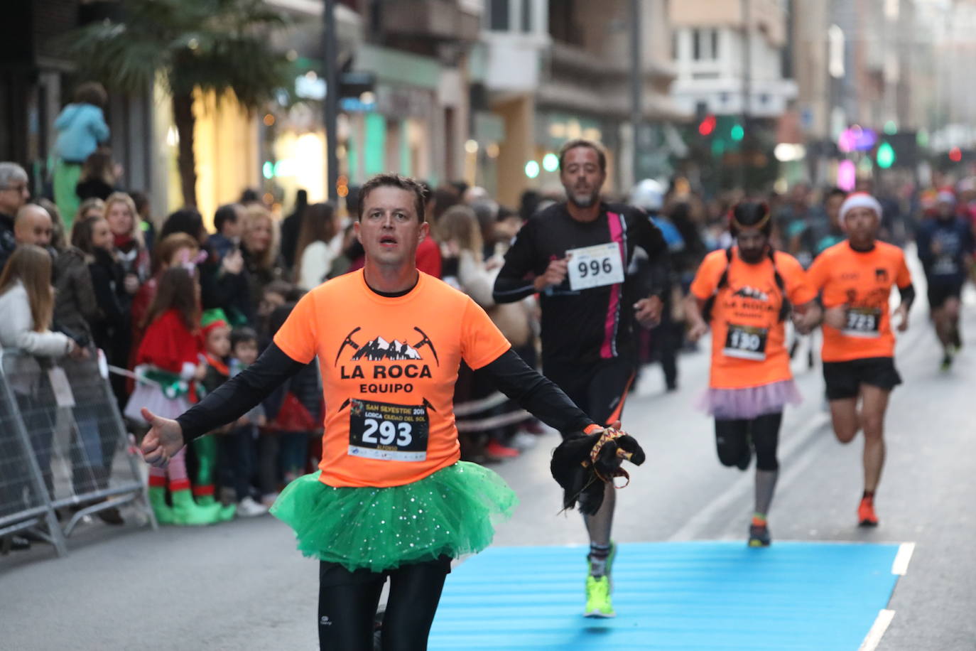 La séptima edición de la carrera que cierra el año contó con la participación de más de 1.000 personas