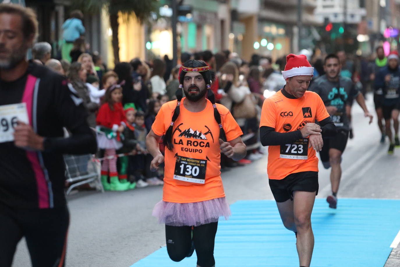 La séptima edición de la carrera que cierra el año contó con la participación de más de 1.000 personas