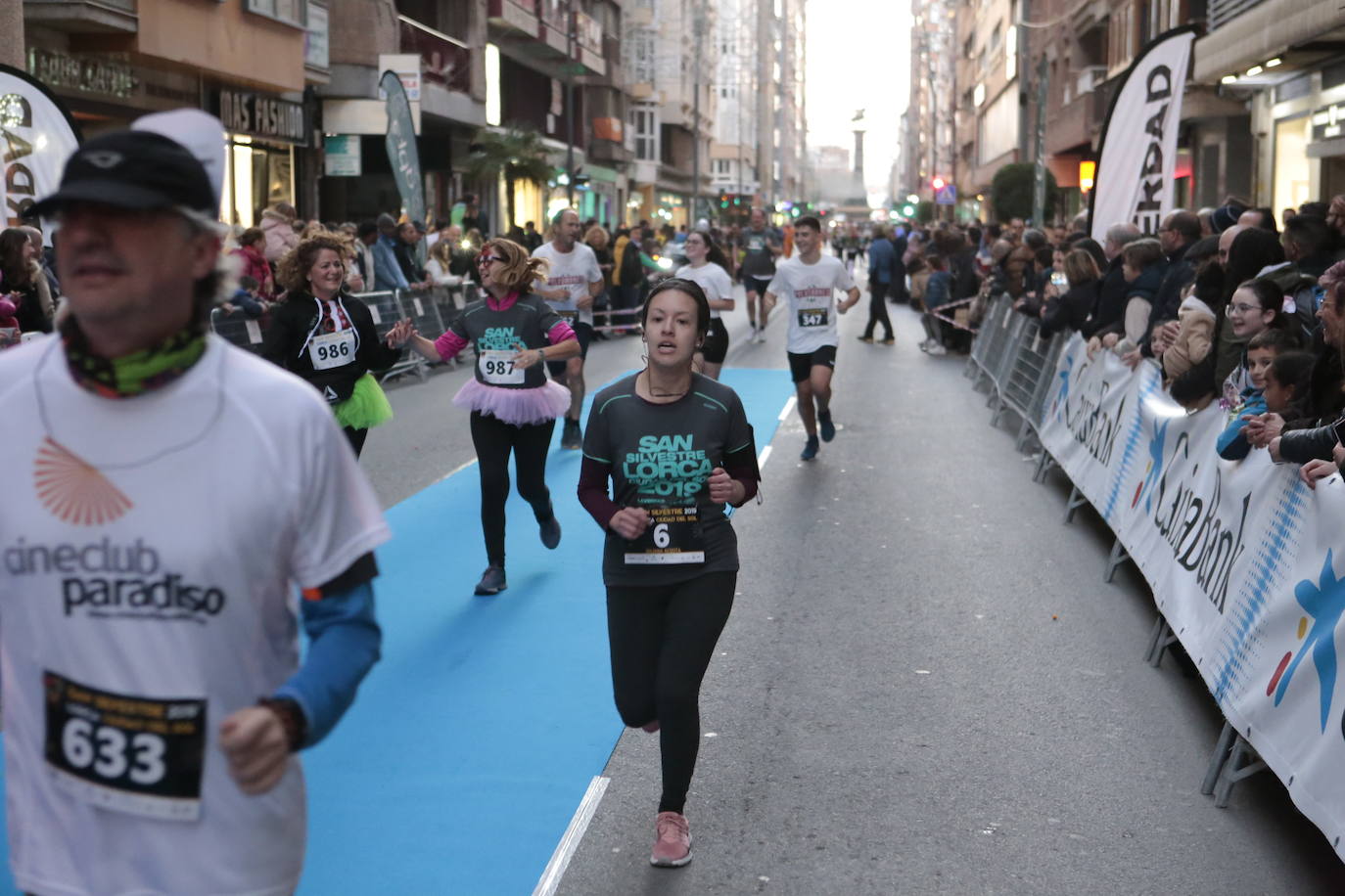 La séptima edición de la carrera que cierra el año contó con la participación de más de 1.000 personas