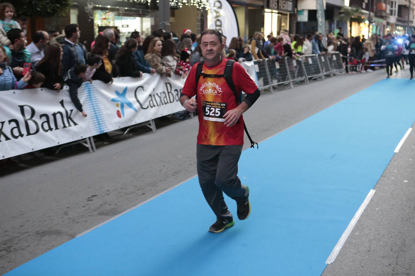 La séptima edición de la carrera que cierra el año contó con la participación de más de 1.000 personas