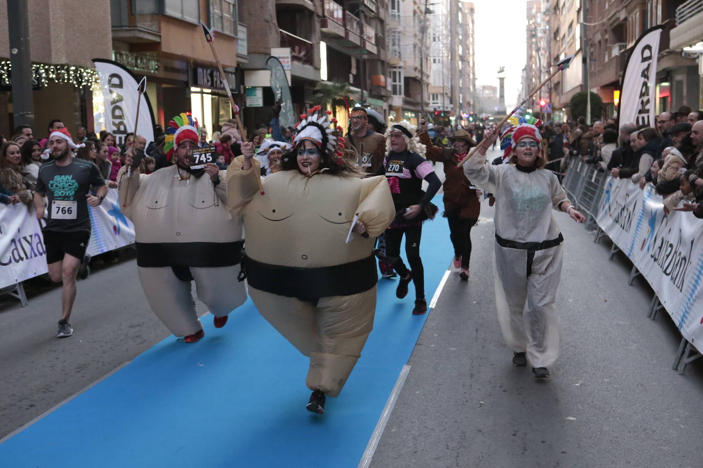 La séptima edición de la carrera que cierra el año contó con la participación de más de 1.000 personas