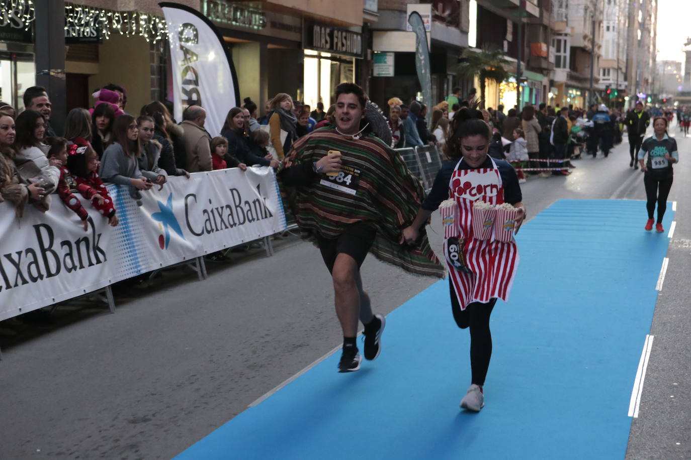 La séptima edición de la carrera que cierra el año contó con la participación de más de 1.000 personas