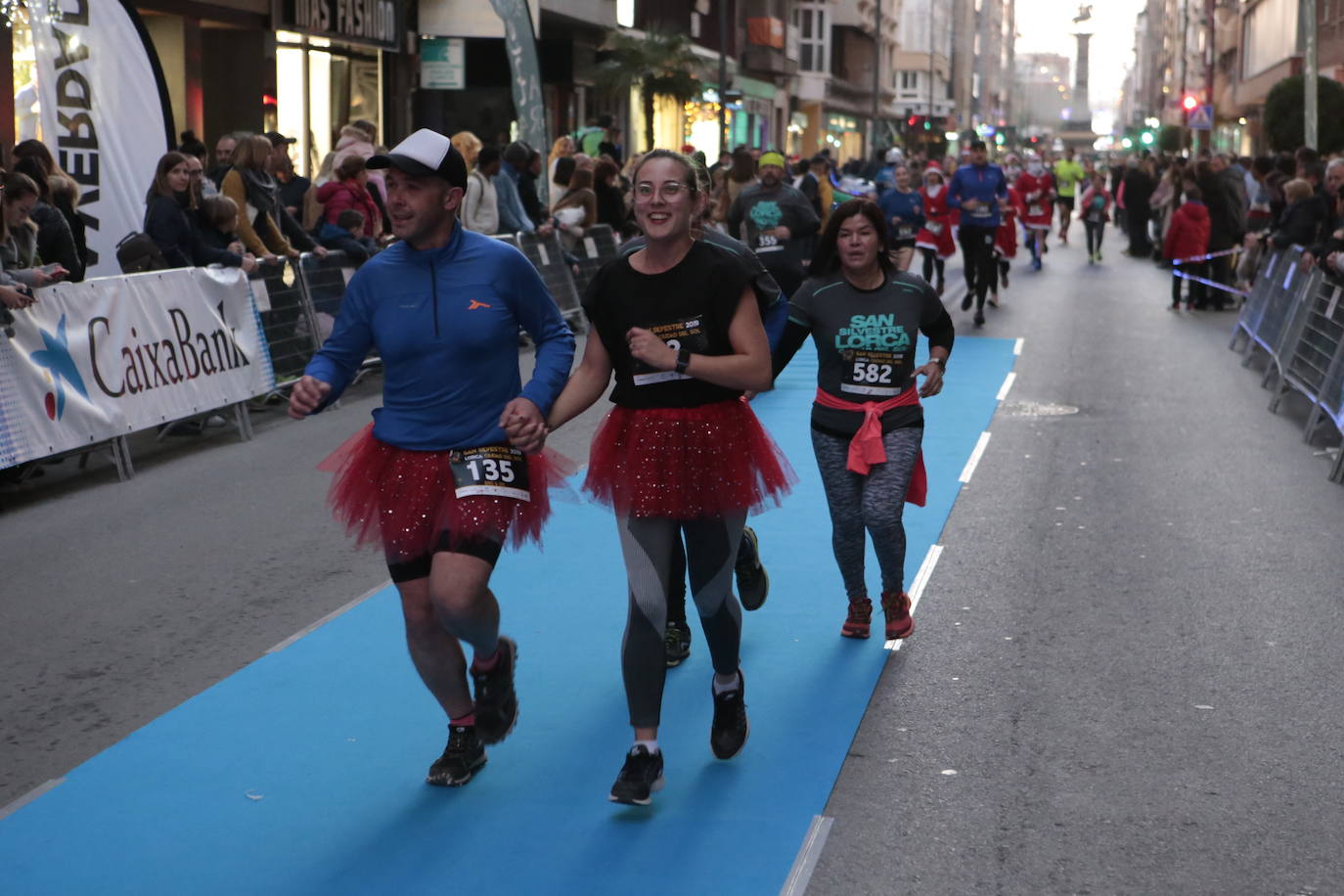 La séptima edición de la carrera que cierra el año contó con la participación de más de 1.000 personas