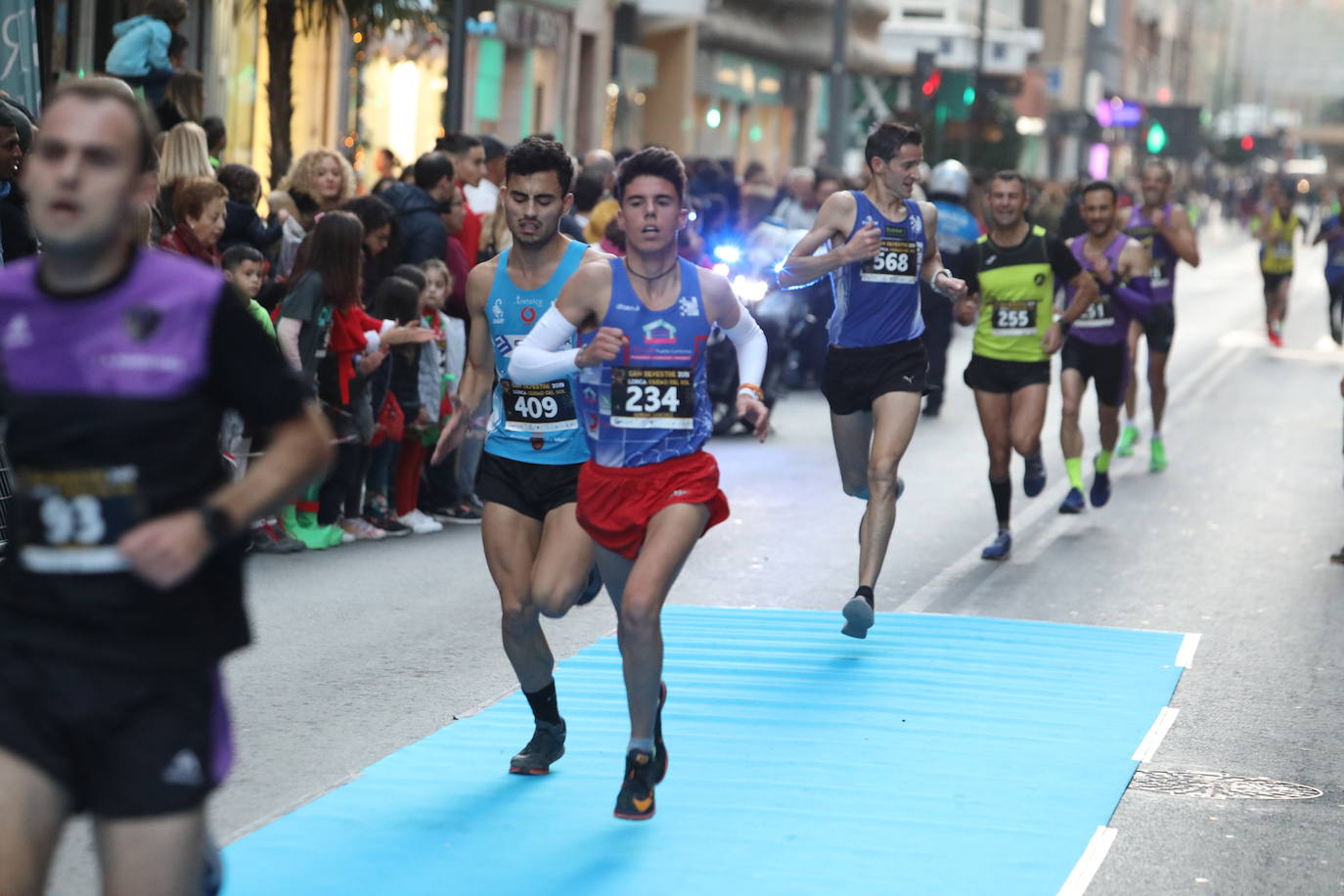 La séptima edición de la carrera que cierra el año contó con la participación de más de 1.000 personas