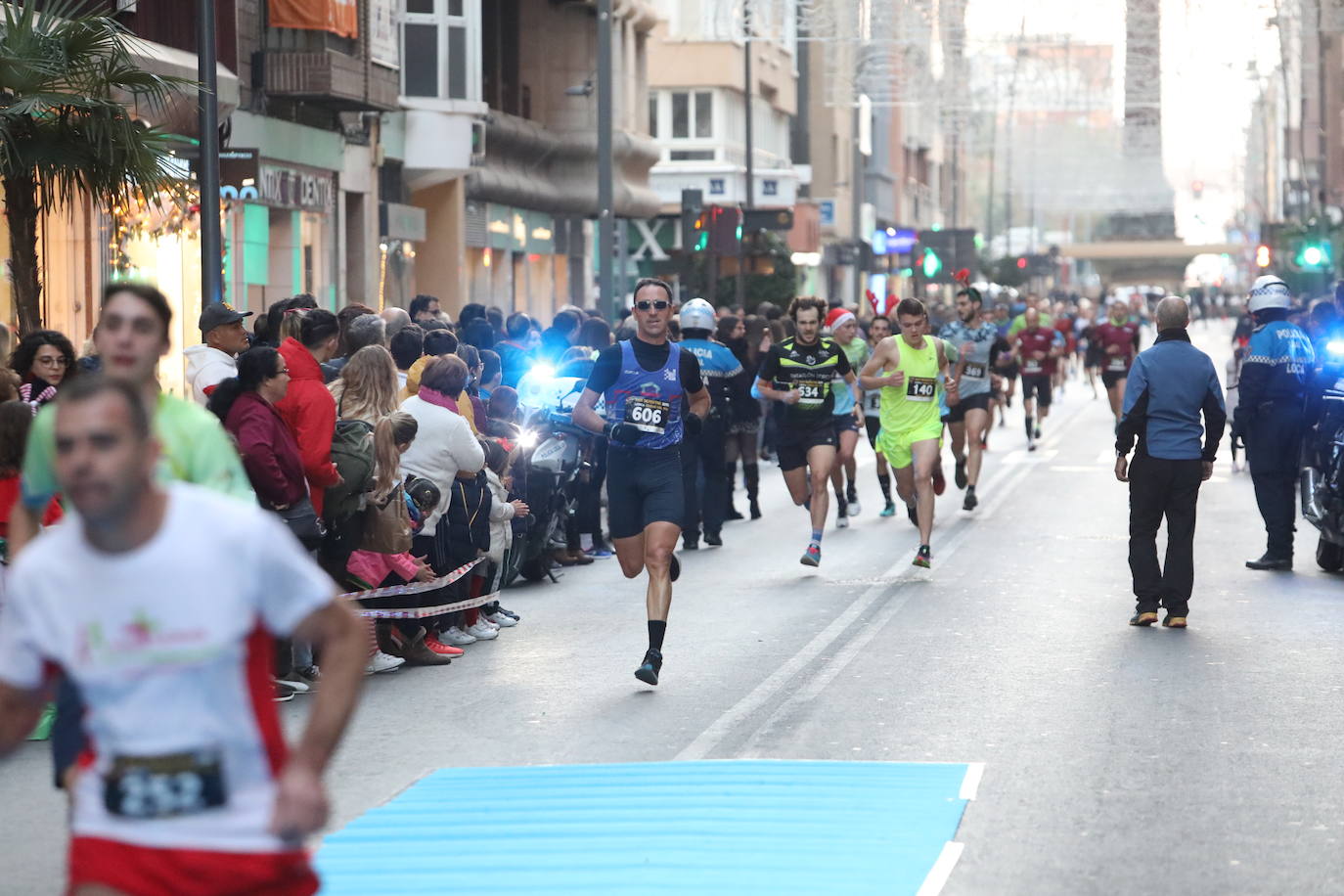 La séptima edición de la carrera que cierra el año contó con la participación de más de 1.000 personas