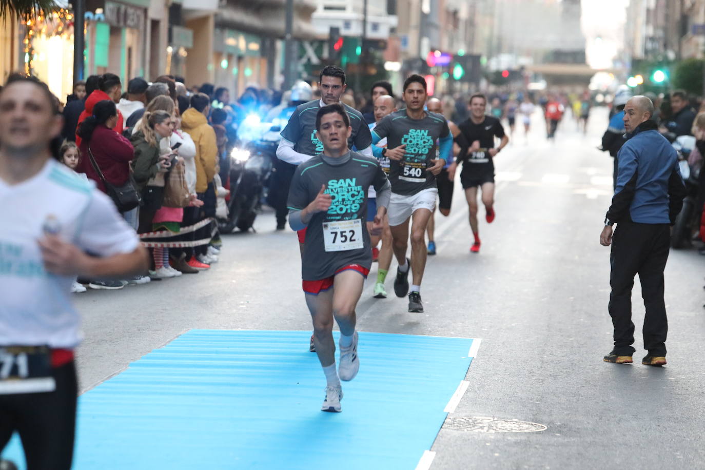 La séptima edición de la carrera que cierra el año contó con la participación de más de 1.000 personas