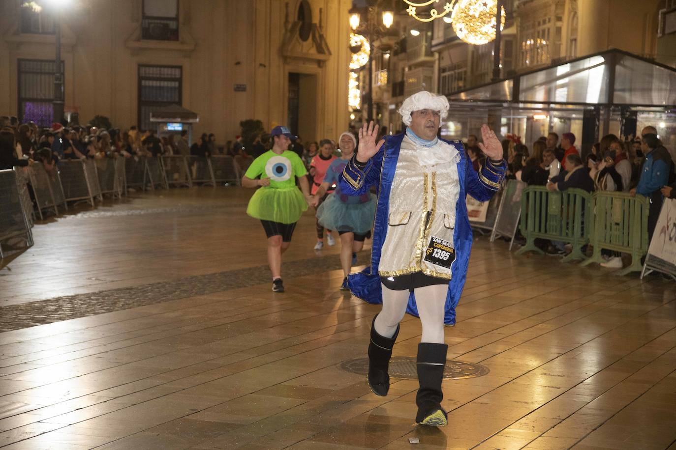 Muchos de los corredores de la San Silvestre de Cartagena participaron caracterizados con curiosos trajes