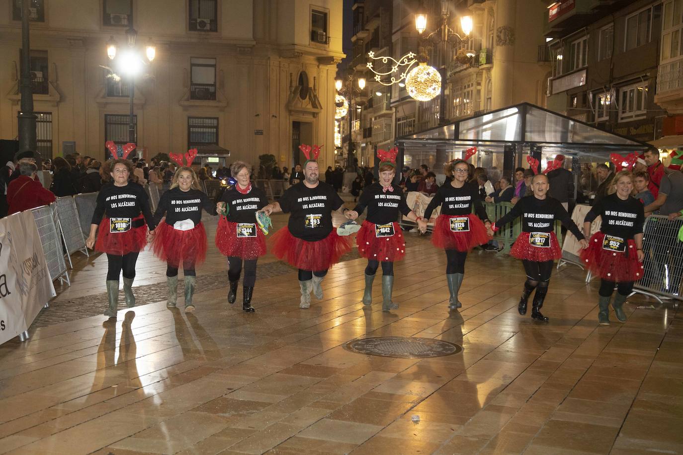 Muchos de los corredores de la San Silvestre de Cartagena participaron caracterizados con curiosos trajes