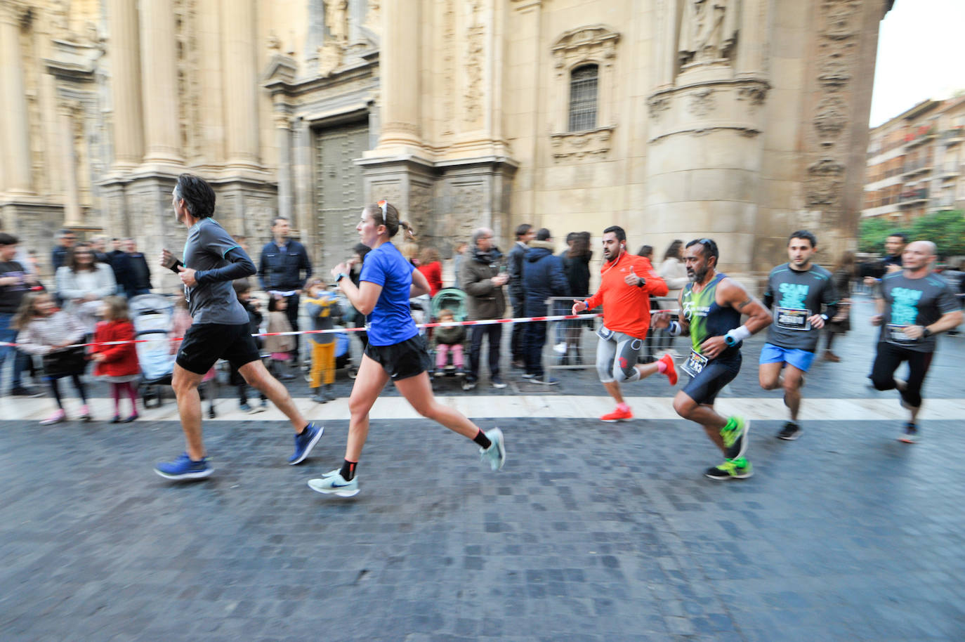 Cerca de 5.000 corredores no se han querido perder esta experiencia y han conseguido batir el récord de participación