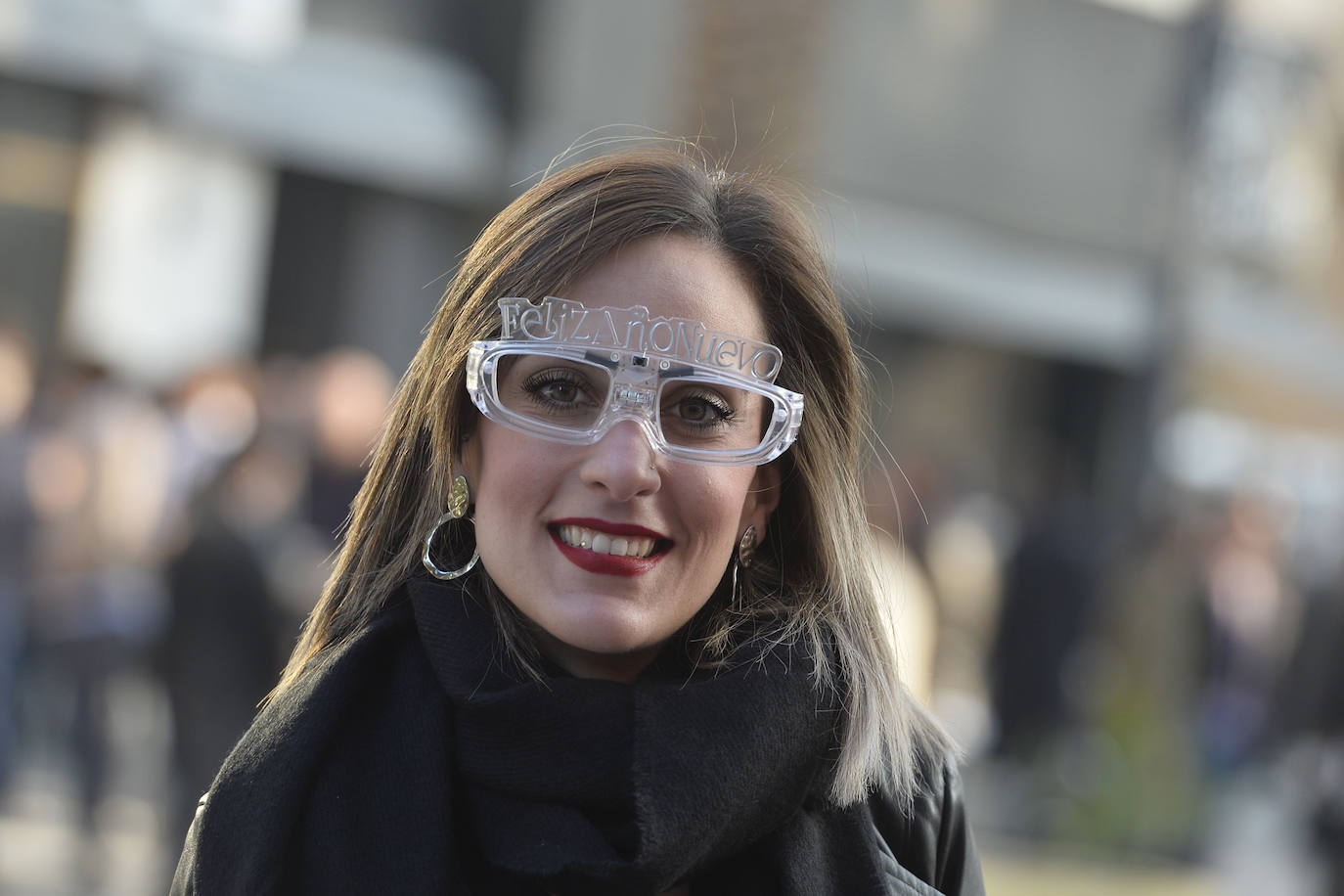 Zonas como la avenida Alfonso X, la plaza del Teatro Romea o Perez Casas se llenaron de jóvenes y no tan jóvenes que celebraron la 'tardevieja' antes de despedir el año
