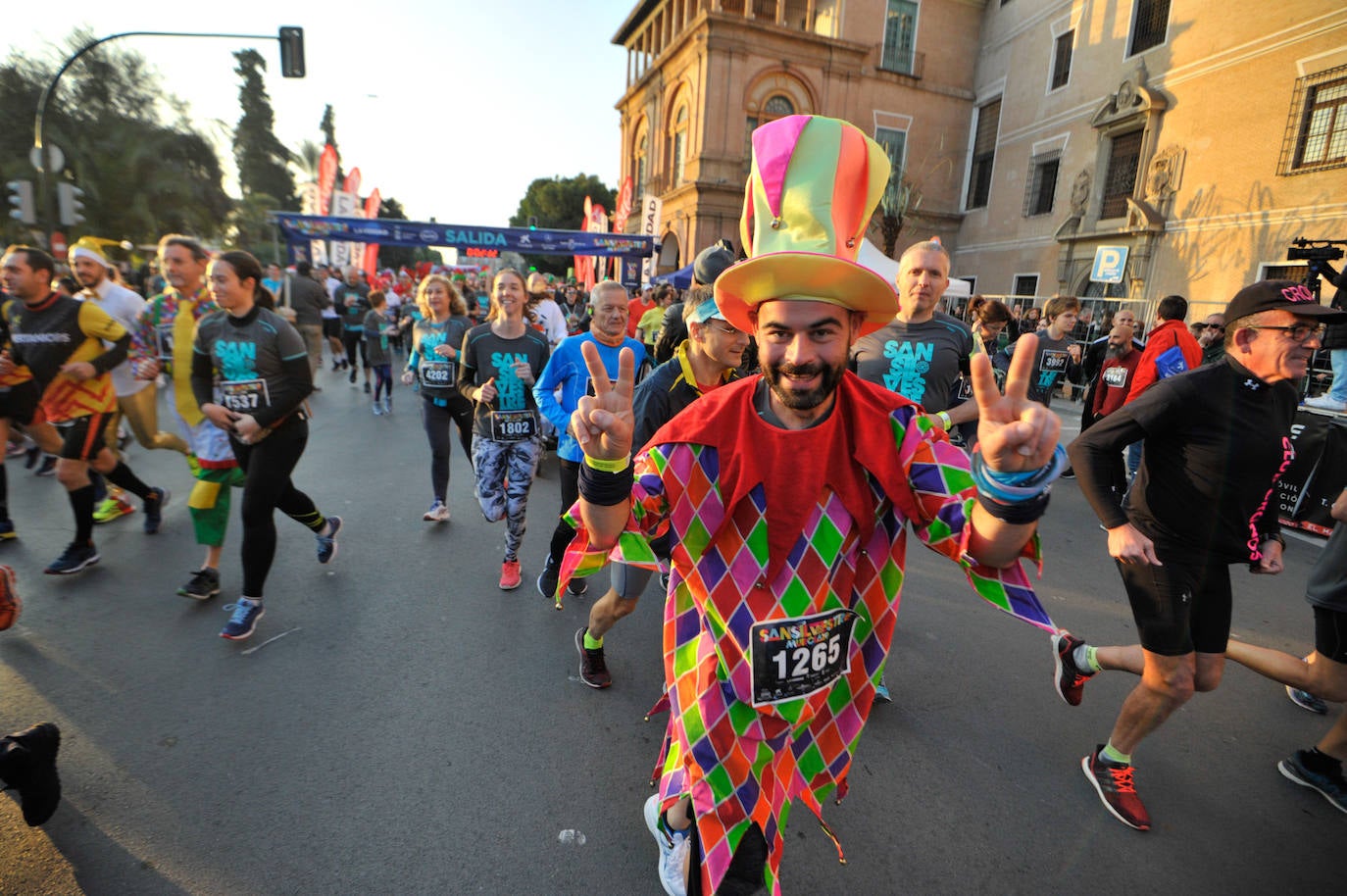 Los corredores optaron una edición más por vestir todo tipo de trajes durante la prueba