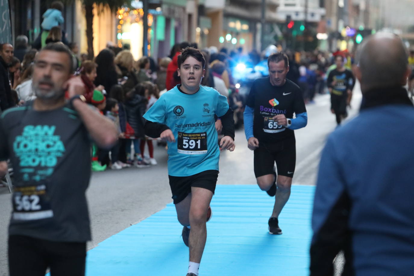 Más de 1.000 personas se unieron a la última carrera del año. 