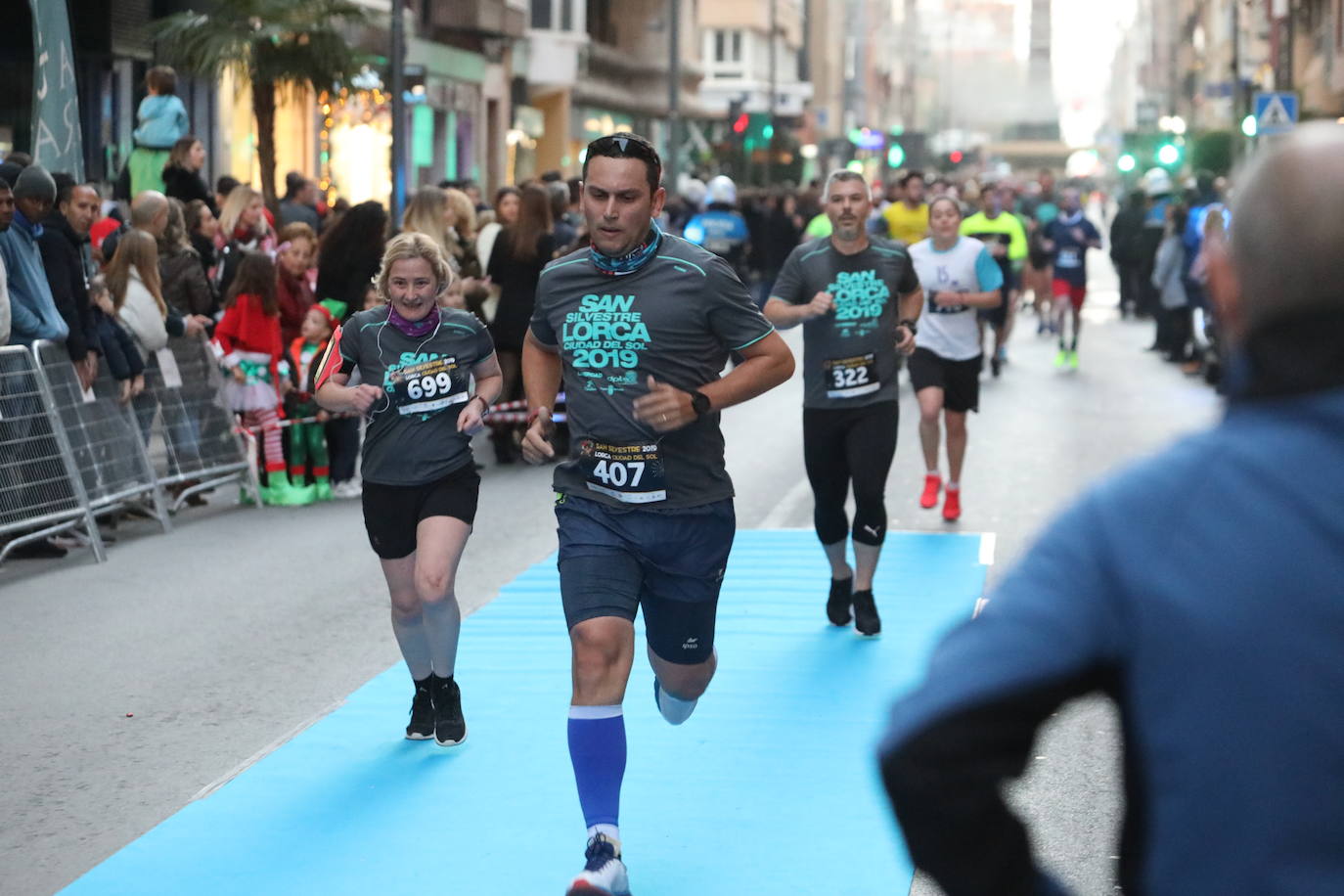 Más de 1.000 personas se unieron a la última carrera del año. 