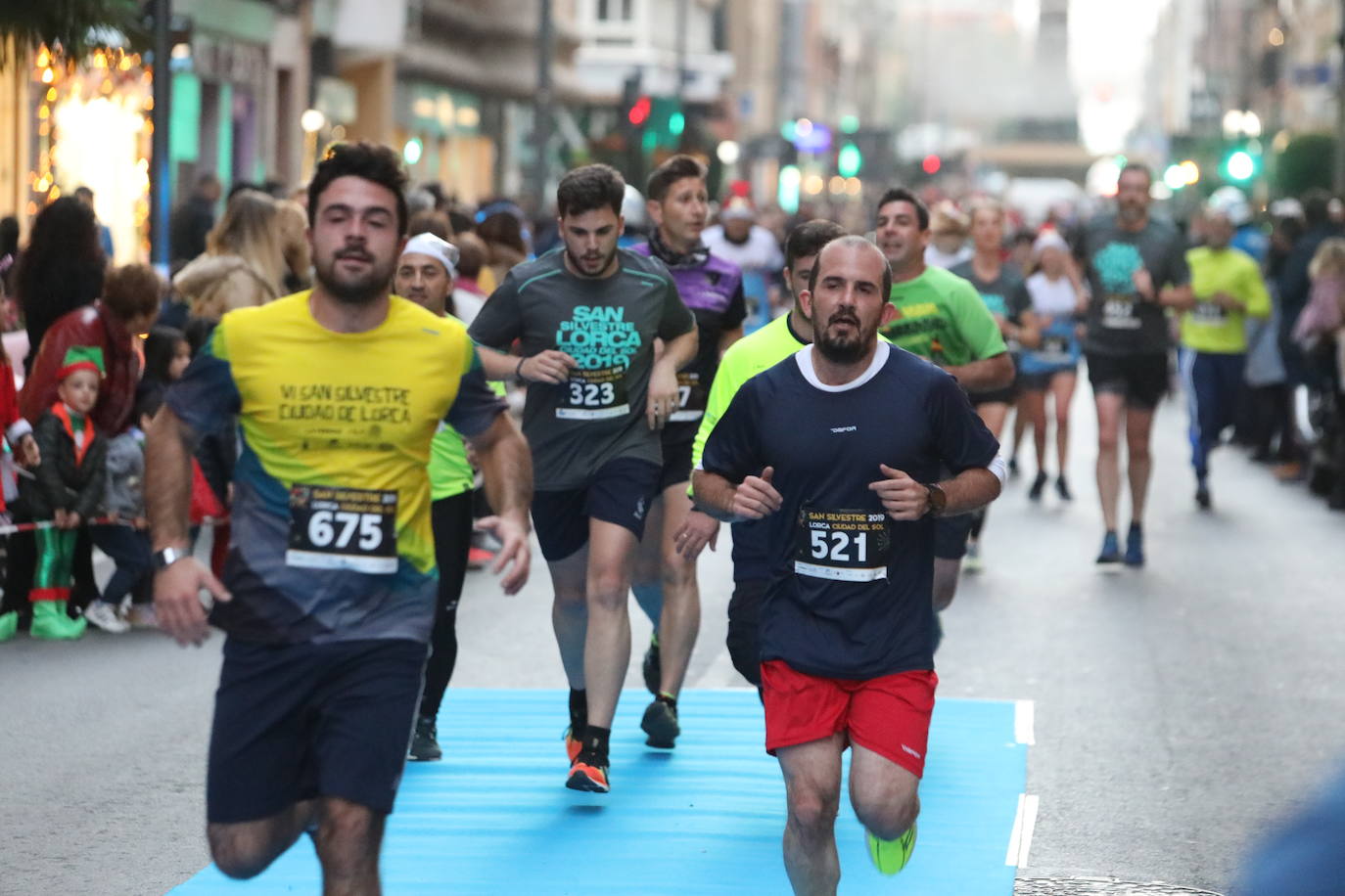 Más de 1.000 personas se unieron a la última carrera del año. 