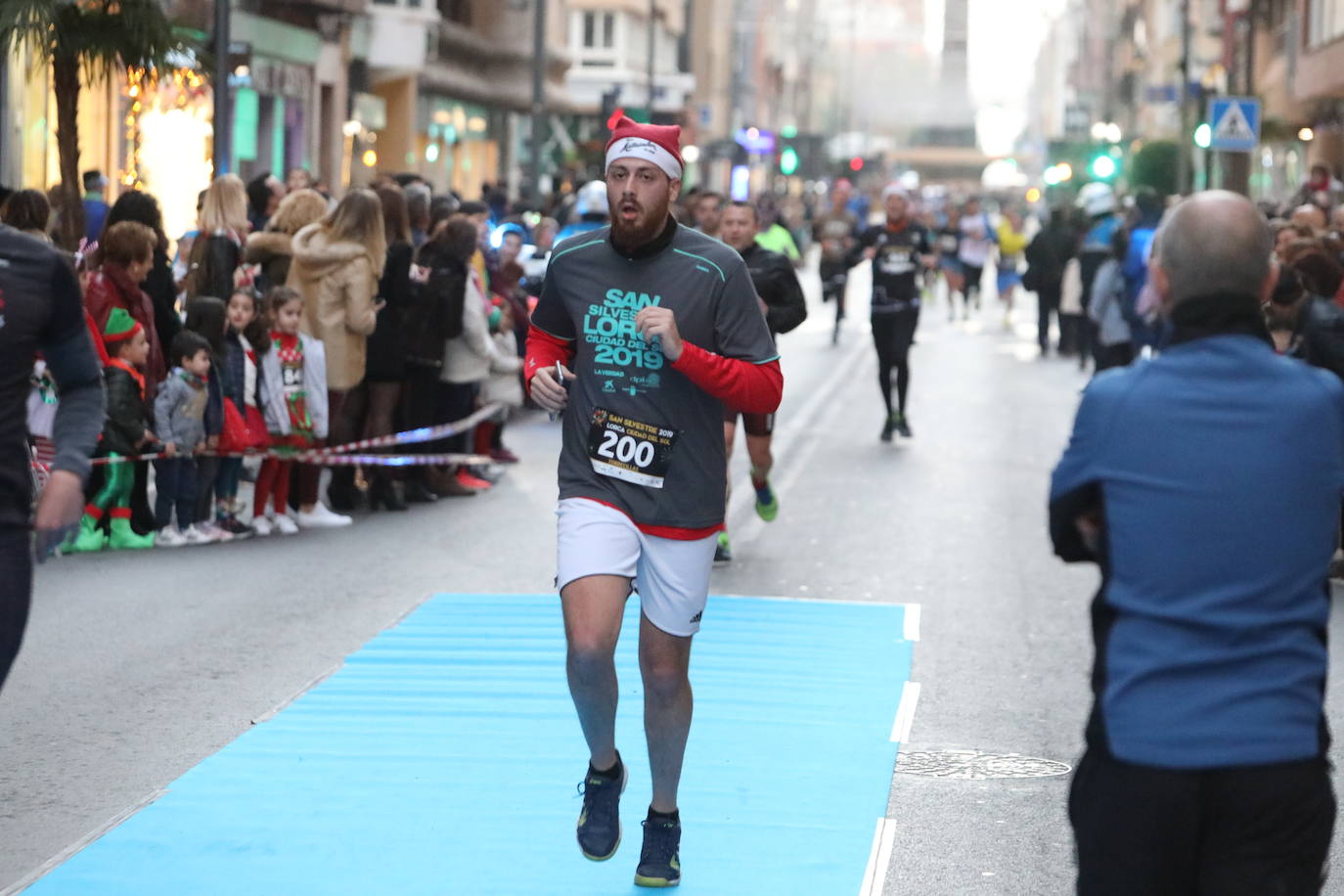 Más de 1.000 personas se unieron a la última carrera del año. 