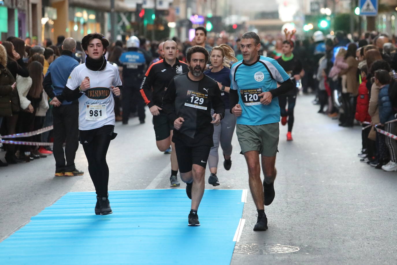 Más de 1.000 personas se unieron a la última carrera del año. 