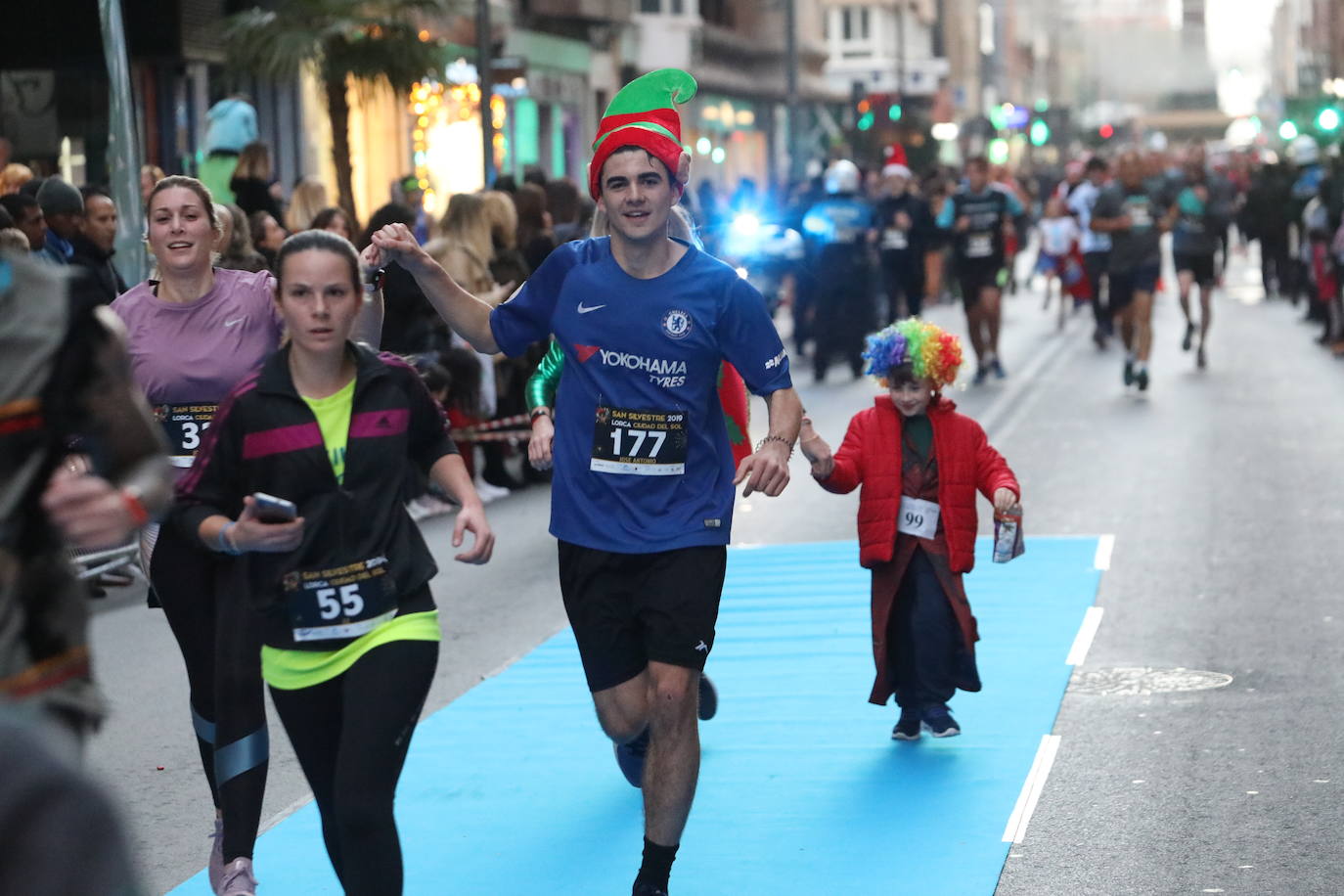 Más de 1.000 personas se unieron a la última carrera del año. 