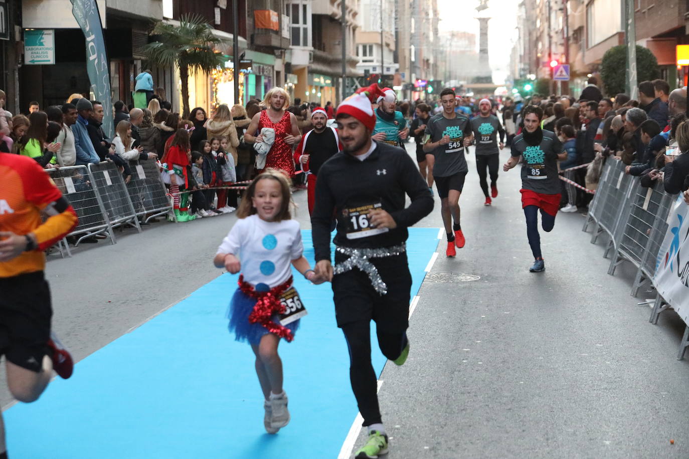 Más de 1.000 personas se unieron a la última carrera del año. 