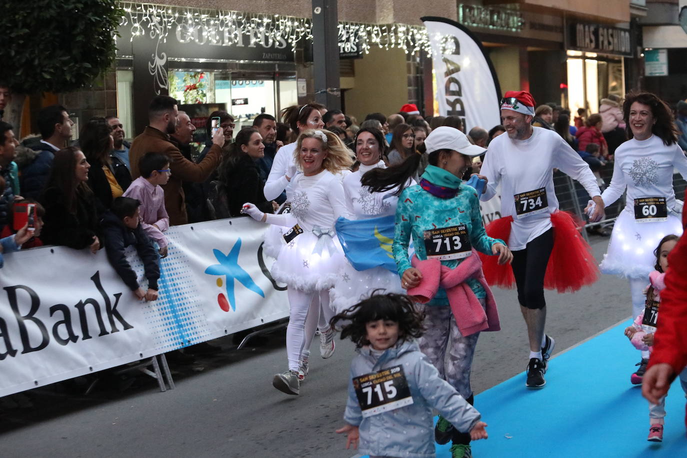 Más de 1.000 personas se unieron a la última carrera del año. 