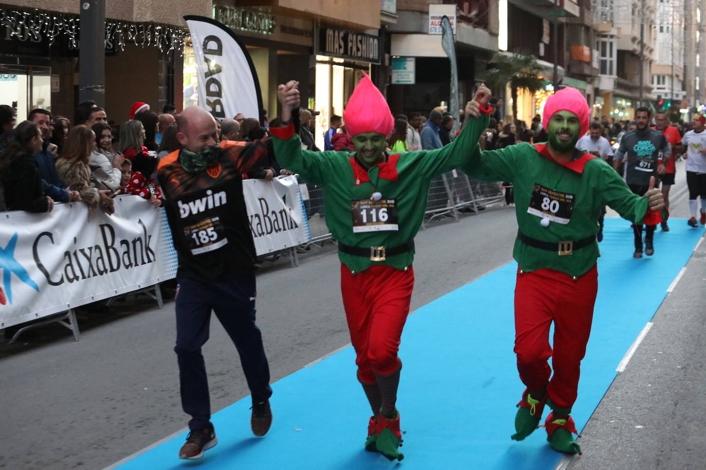 Más de 1.000 personas se unieron a la última carrera del año. 