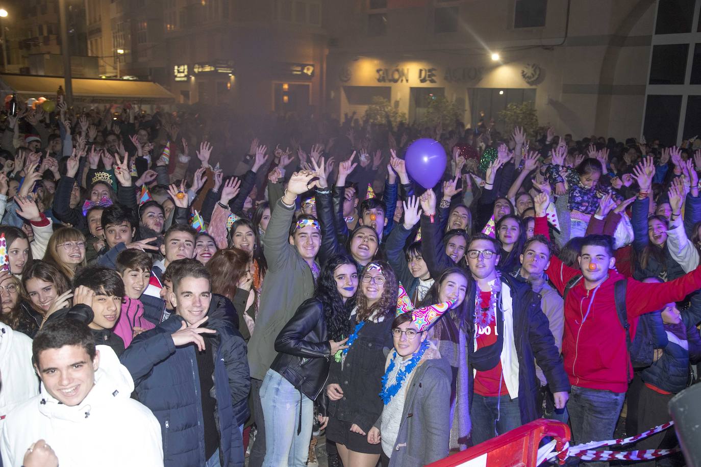 Los cartageneros recibieron al 2020 con sus mejores galas y muchas ganas de diversión.